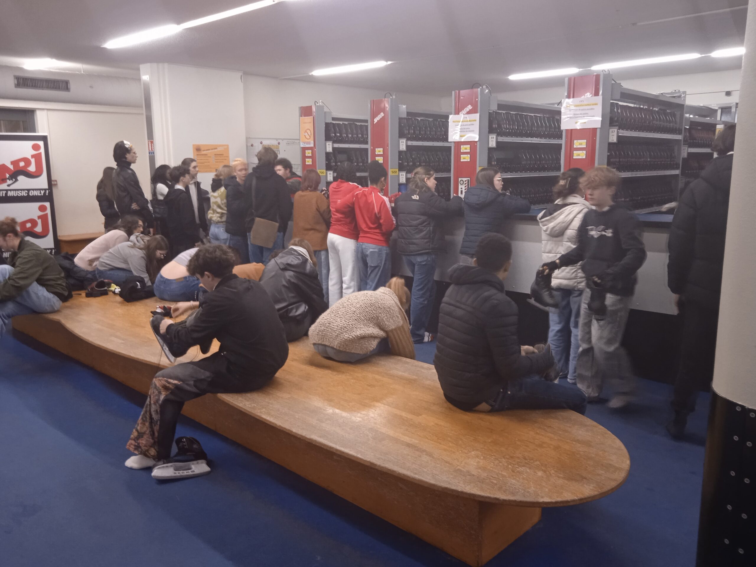 EN PLEIN CHAUSSAGE DE PATINS