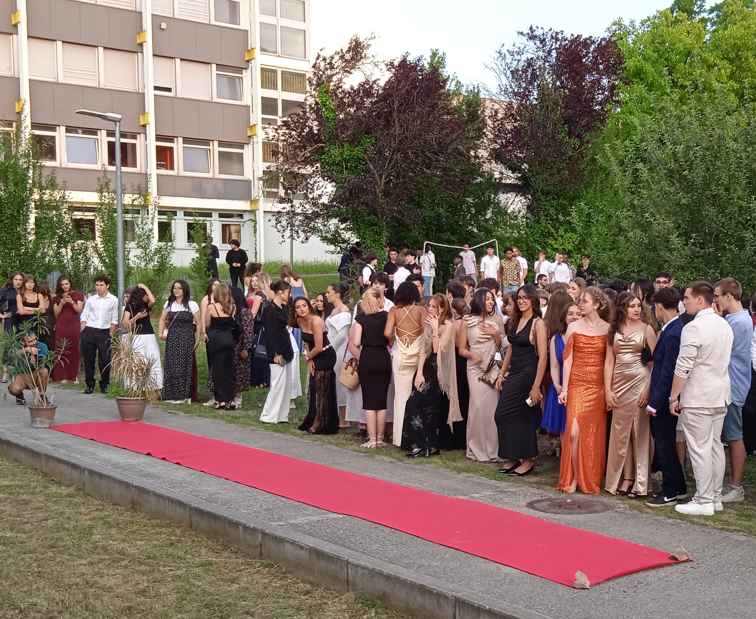 ATTENTE DEFILE
